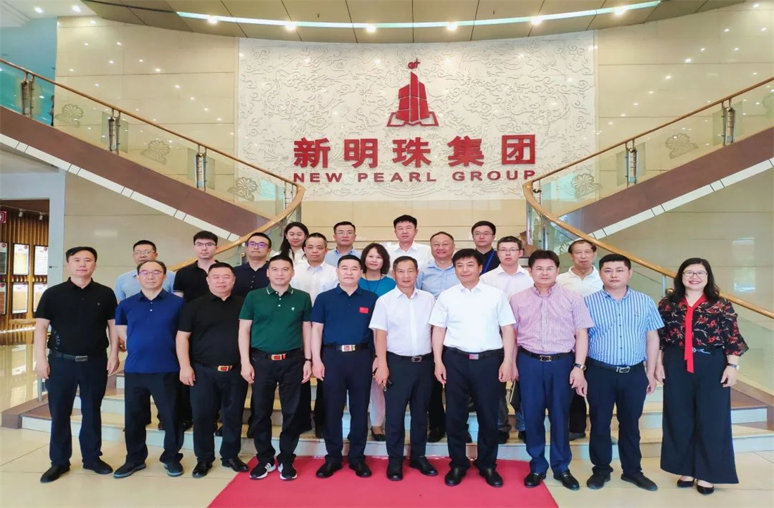 中鐵置業(yè)集團(tuán)黨委書記、董事長(zhǎng)楊智艷一行蒞臨新明珠陶瓷集團(tuán)調(diào)研指導(dǎo)