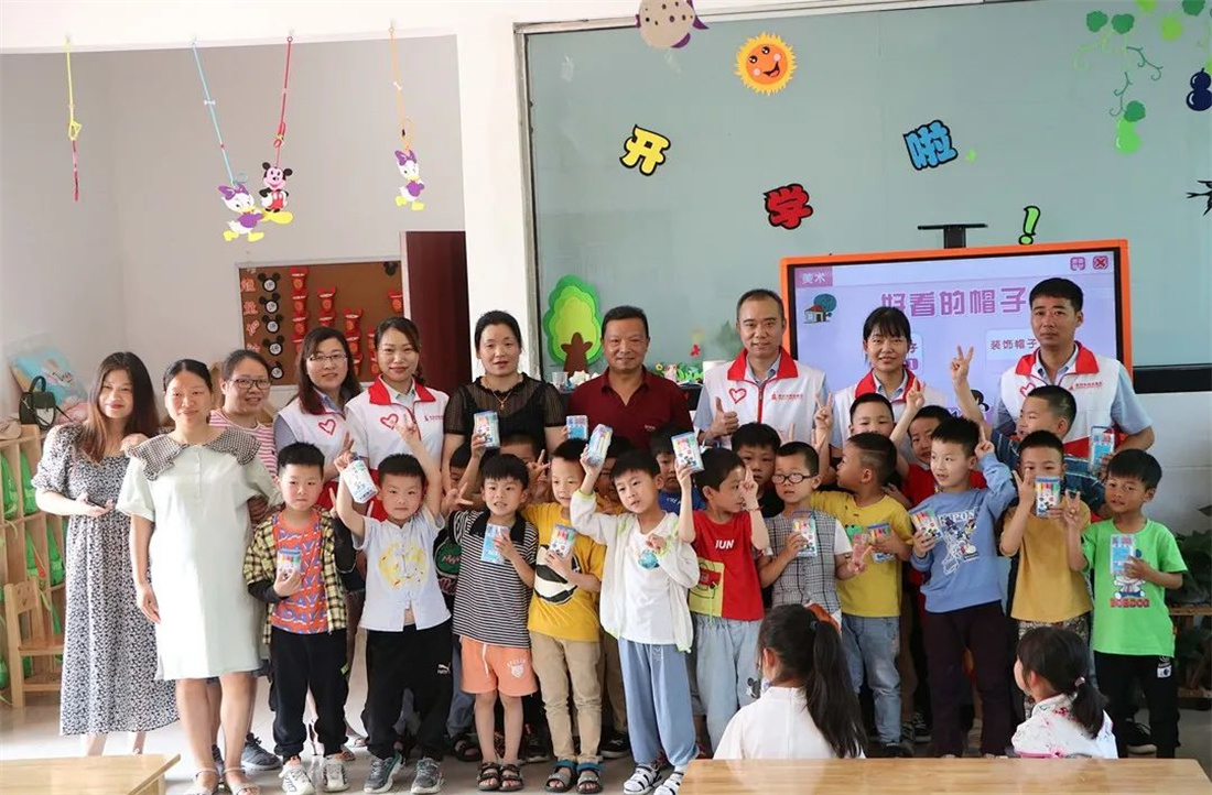 歡慶六一兒童節(jié)！湖北新明珠走進蘭溪鎮(zhèn)幼兒園獻愛心送溫暖