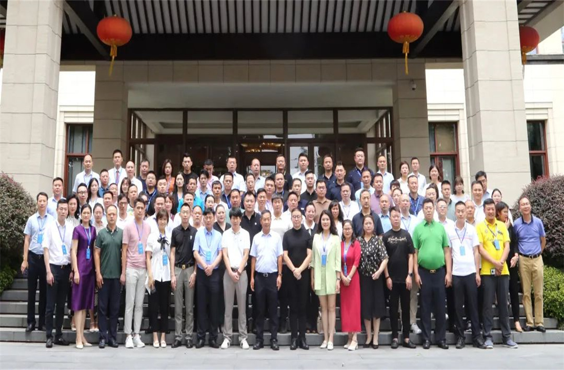 敢為?一路領(lǐng)先 | 2021冠珠瓷磚核心經(jīng)銷商峰會(huì)圓滿舉辦！